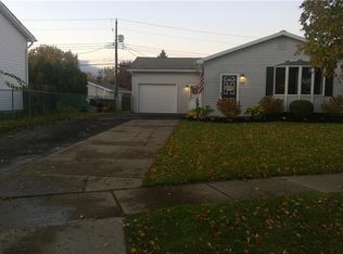 16 Jeffrey Dr, Depew, NY 14043