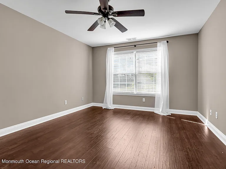 131 Wellington Ct #4-1 — Photo 18