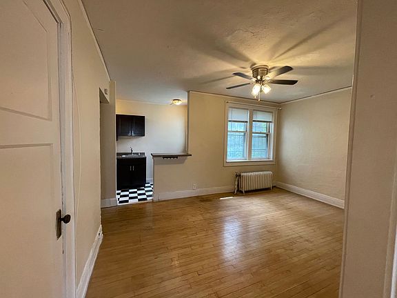 5th image of 829 N Cass St APT 6