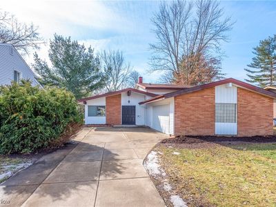 23921 Fairlawn Dr, North Olmsted, OH, 44070