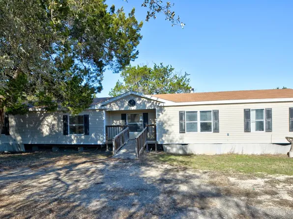 576 Wright Dr, Bandera, TX 78003