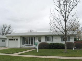 1802 Drees Dr, Grand Forks, ND 58201