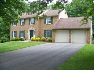 18 Running Brook Ln, Newark, DE 19711