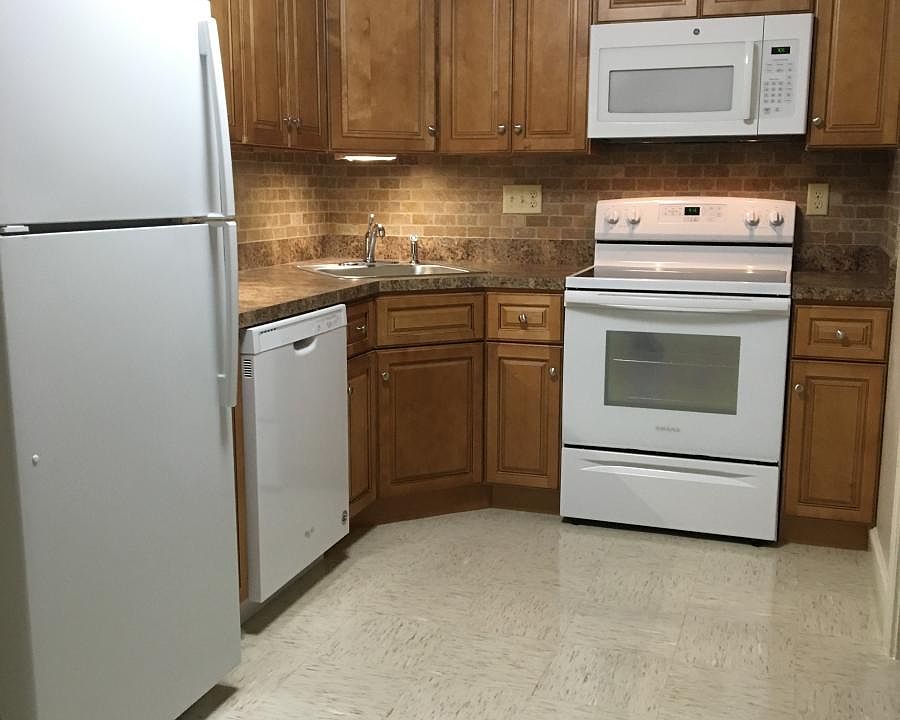 1st image of 457 Washington St APT 3