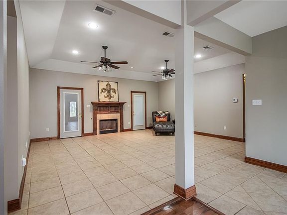 4th image of 228 Oak Park Blvd