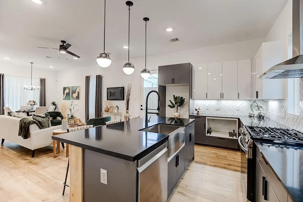 3 bed, 2.5 bath, 1812 sqft, $2,690 — Photo 2