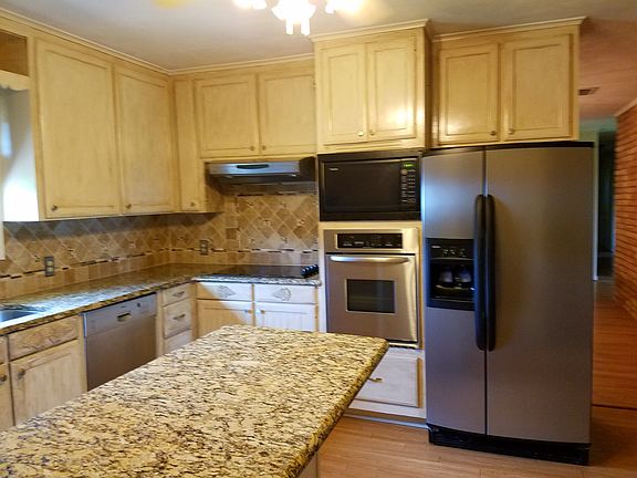 Kitchen, stainless appliances