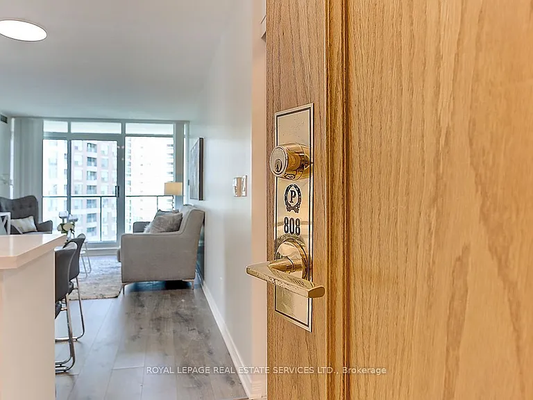 5500 Yonge St #808 — Photo 2