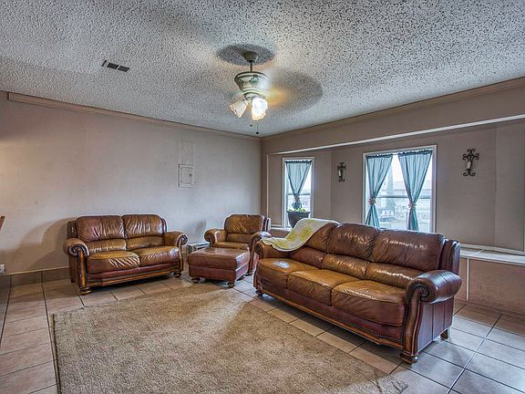 5th image of 944 Calais Ln