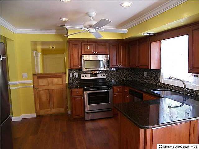 2nd image of 2 Brookline Ct