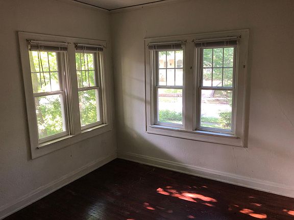 5th image of 720 E University St