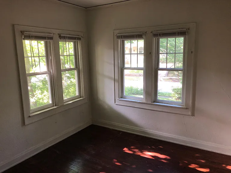 720 E University St — Photo 5