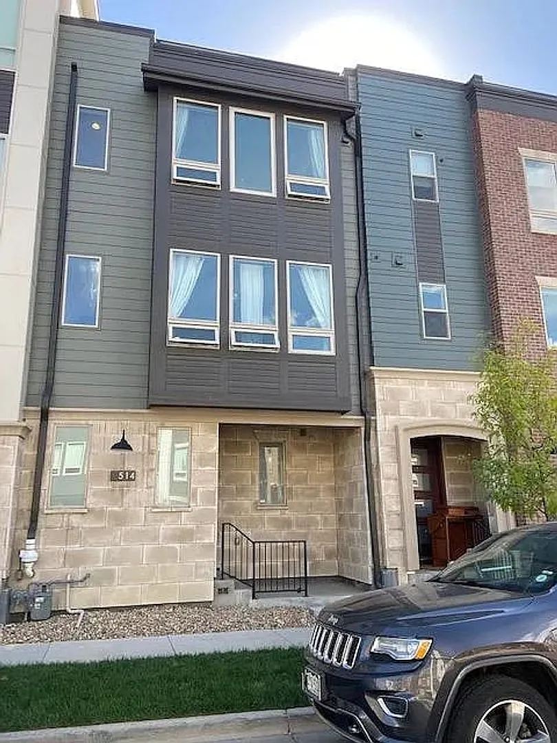 Modern Superior Townhome with Rooftop Deck & Mountain Views — Photo 2
