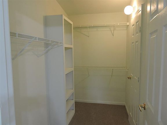 5th image of 132 Hillcrest Ln