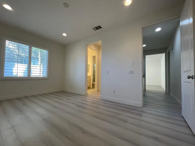 13935 Barnett Ln #B — Photo 10