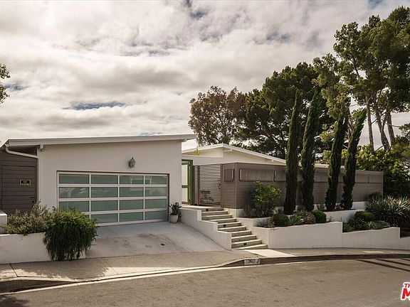 2nd image of 3627 Cody Rd