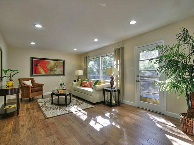 2nd image of 805 Riverside Dr