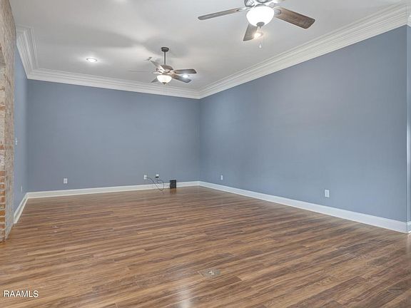 3rd image of 102 Barksdale Dr