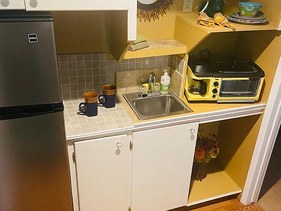 Small kitchenette area.