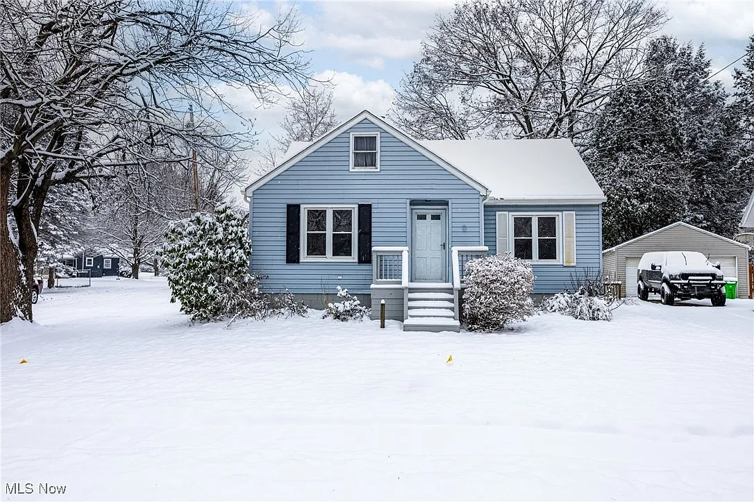 96 Waltz Dr photo 1