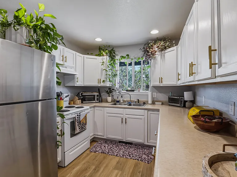 2114 Meadow Dr — Photo 13