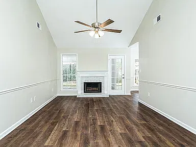 3 bed, 1195 sqft, $1,800 — Photo 3