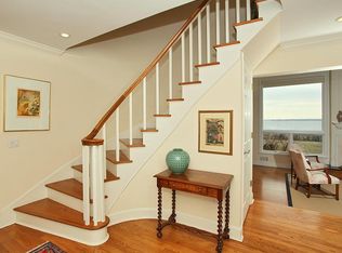 55 Beachfront Ln, New Rochelle, NY 10805