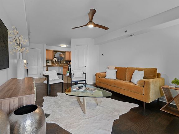4th image of 1001 Church St #302