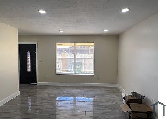 3rd image of 526 NW 179th St