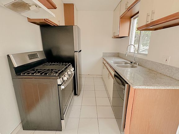 3rd image of 1418 Pearl St APT C