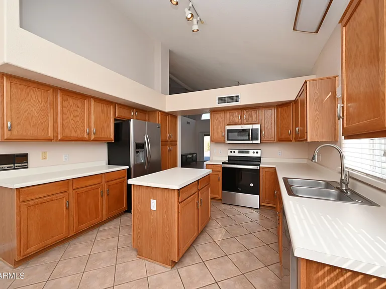 5730 E Gelding Dr — Photo 9