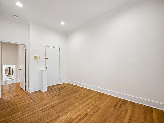 2nd image of 2036 Mount Vernon St #2FF