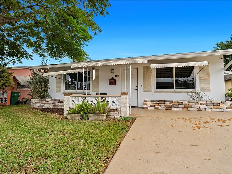 4514 NW 49th Dr — Photo 1