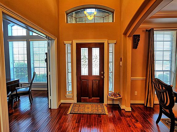3rd image of 10114 White Pines Dr