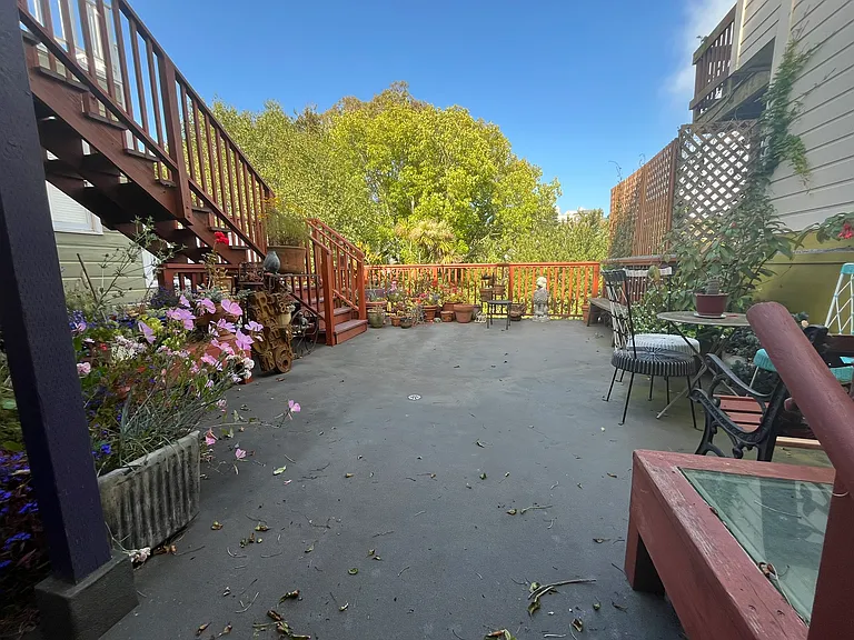 Douglass St — Photo 10