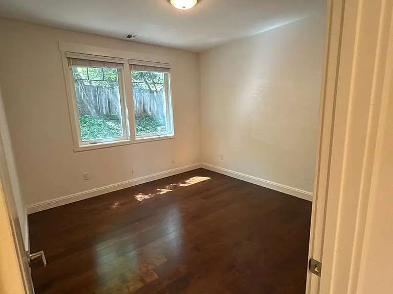 867 Hillcrest Dr — Photo 15