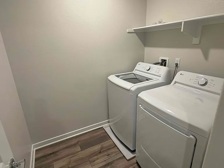 9523 Hannah Way — Photo 16