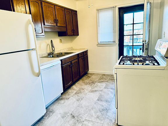 5th image of 1664 Glenn Ave APT C