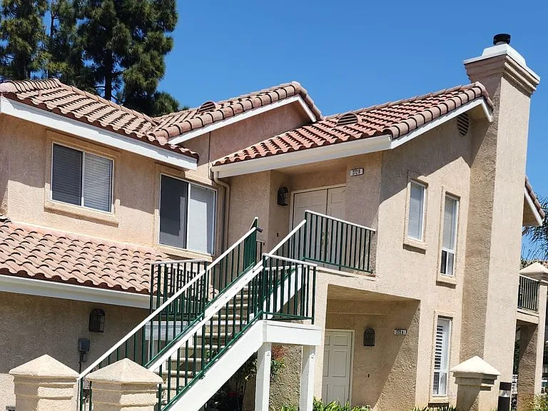 272 Augustine Way #B — Photo 1