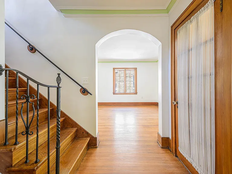 349 College Ave SE — Photo 6