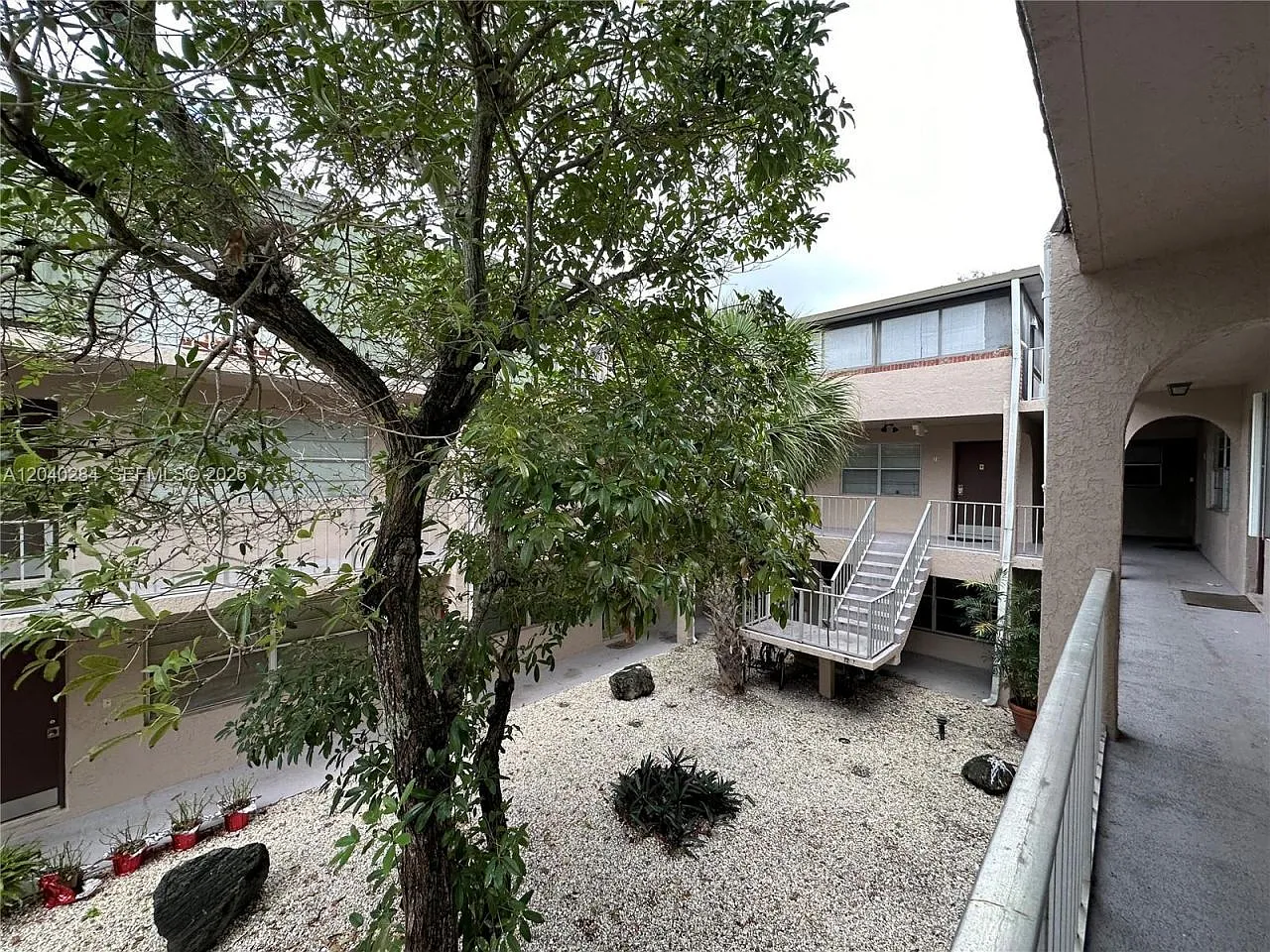2 bed, 2.0 bath, 1080 sqft, $2,000 — Photo 2
