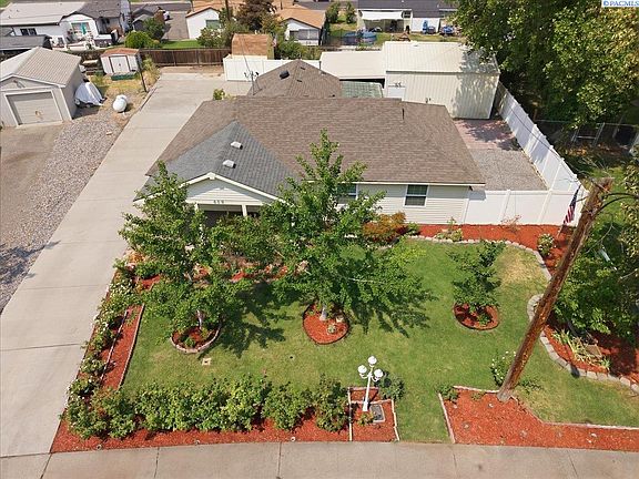 5th image of 609 Basswood Ave