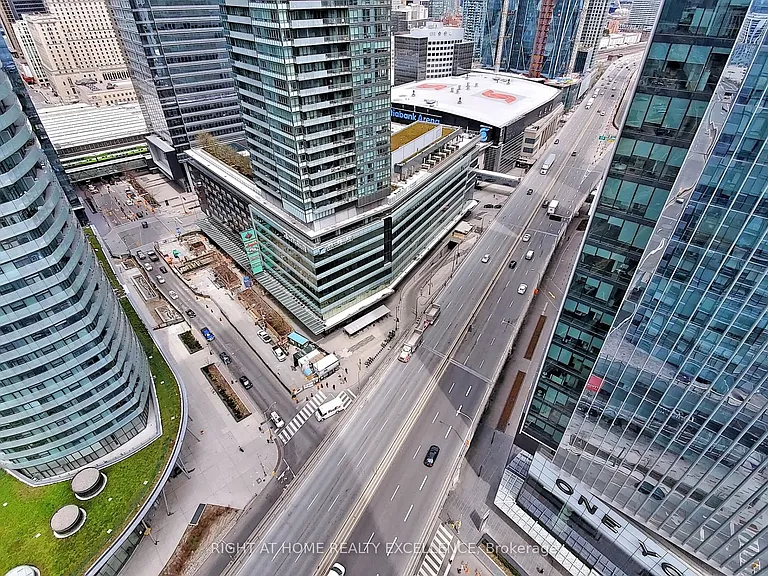 10 York St #2203 — Photo 5