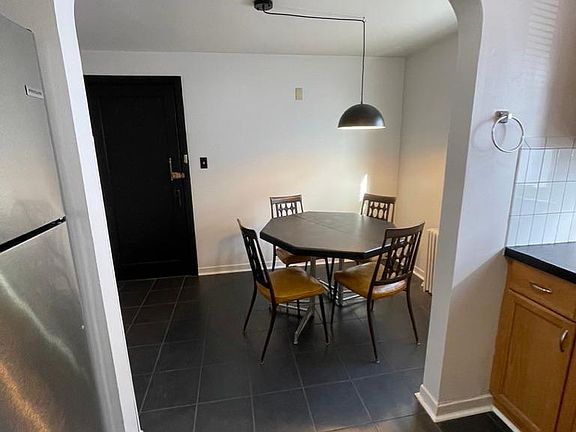 4th image of 240 Callodine Ave Floor 1