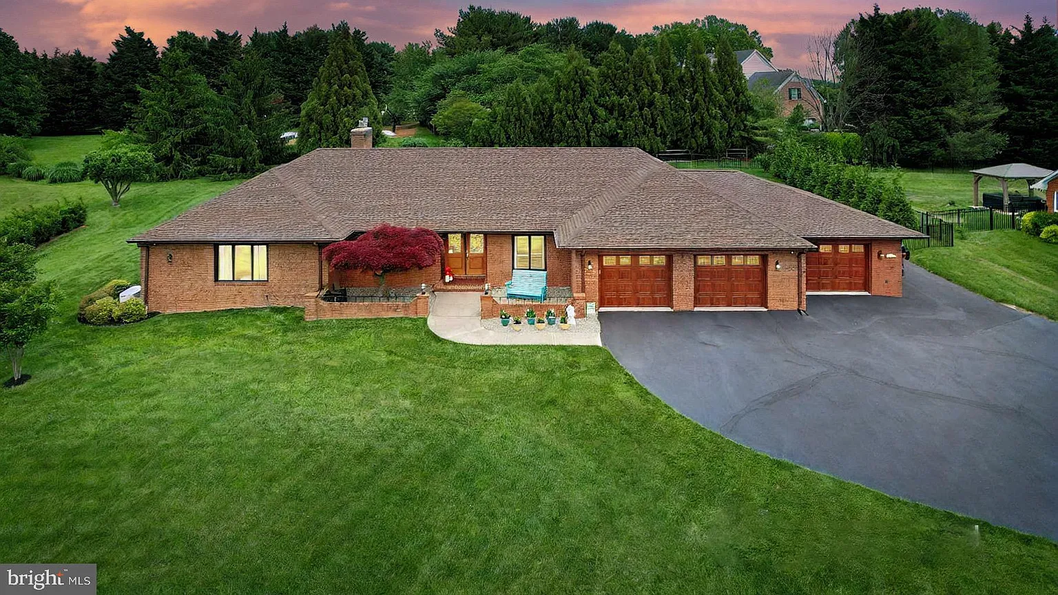 1403 Waterford Dr photo 1