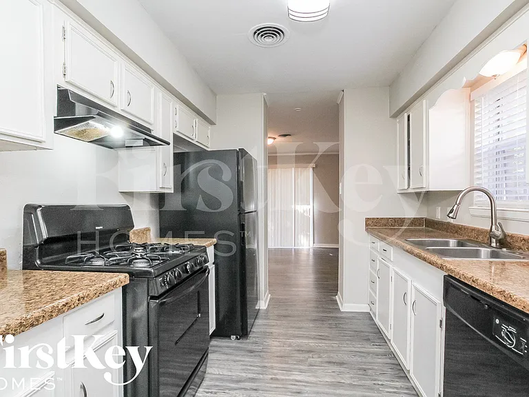 13322 Oak Leaf Ln — Photo 7