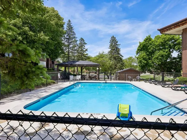 N85W15700 Ridge ROAD #307, Menomonee Falls, WI 53051