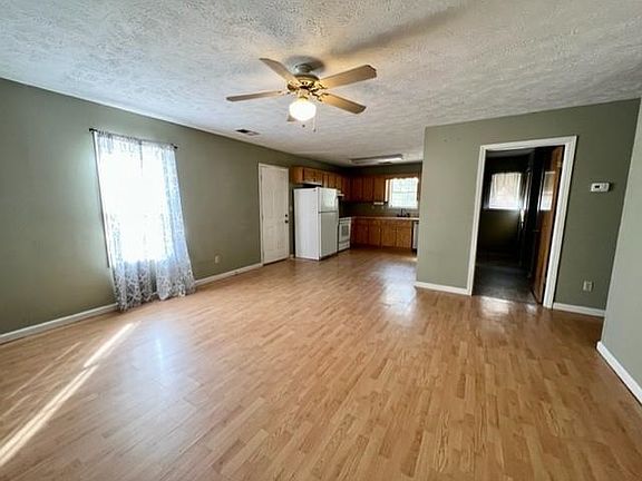 5th image of 210 Westwood Cir