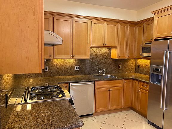 5th image of 2577 Bryant St APT 2