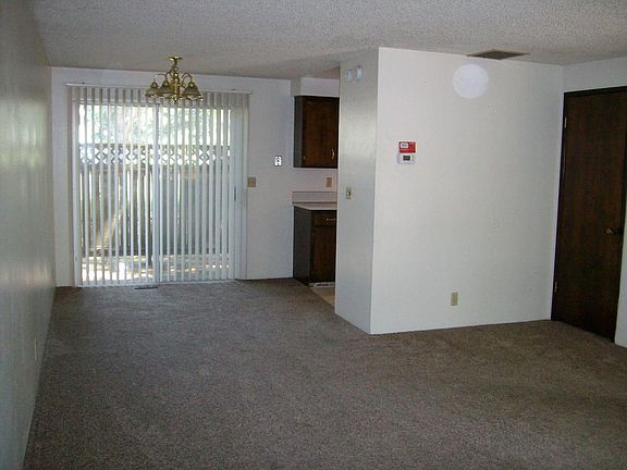 Living room/dining room